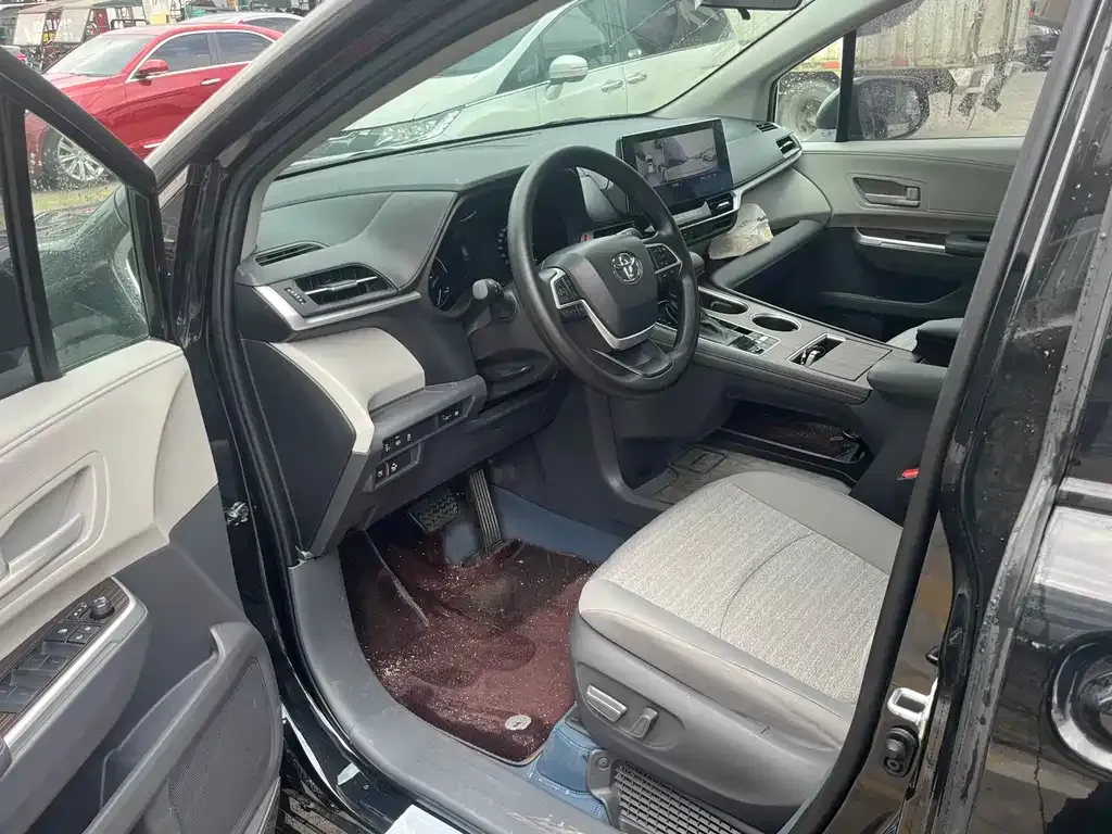 Toyota Sienna 2025 из CN, фото 2