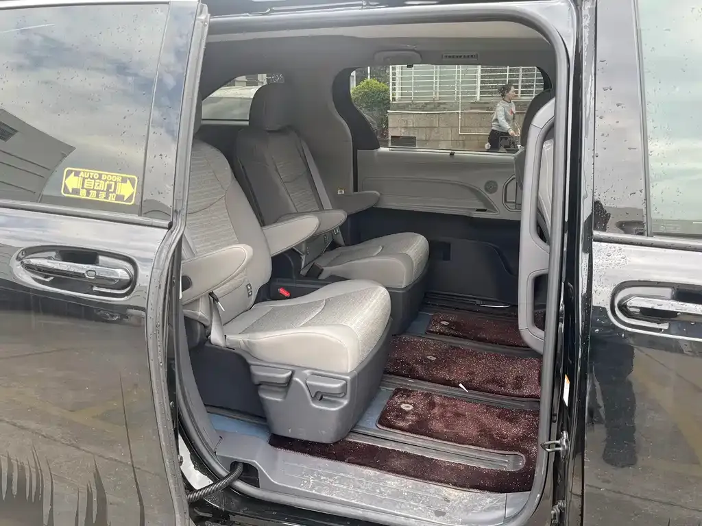 Toyota Sienna 2025 из CN, фото 4