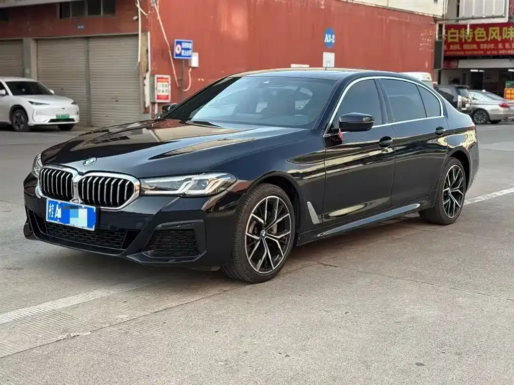 BMW 5 Series — фото 1