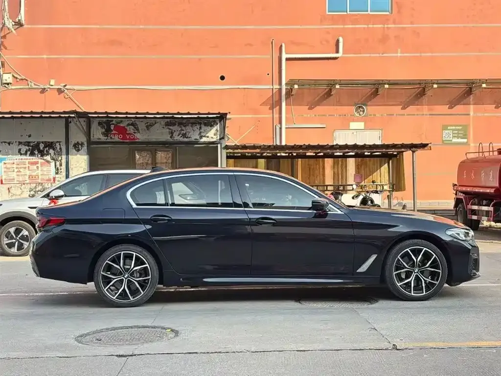 BMW 5 Series — фото 2