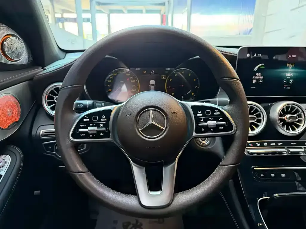 Mercedes-Benz GLC — фото 9