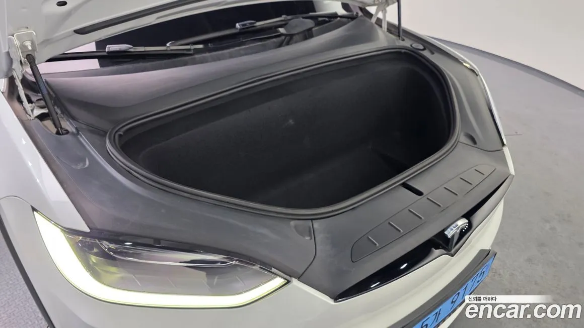 Tesla Model X 2023 из KR, фото 8