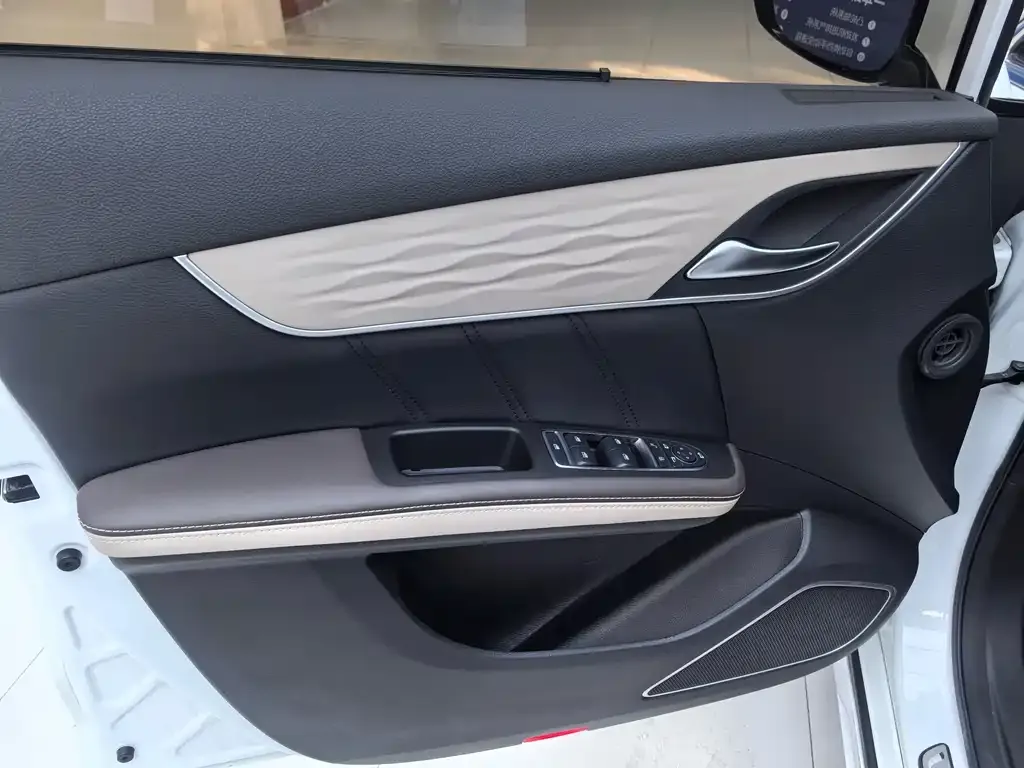 BYD MAX New Energy — фото 10