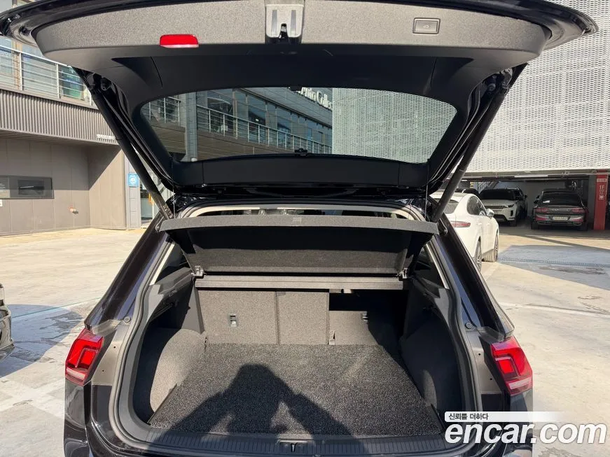 Volkswagen Tiguan — фото 10