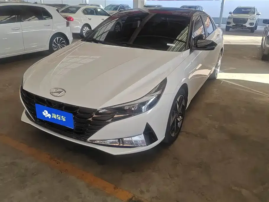 Hyundai Elantra — фото 1