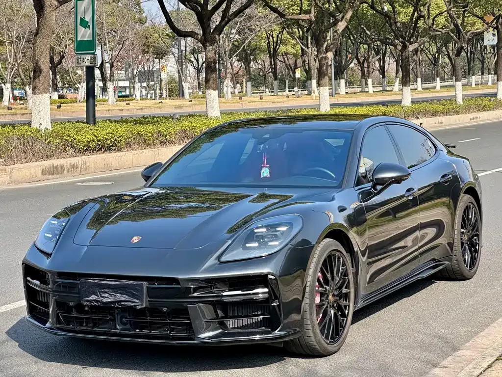 Porsche Panamera — фото 1