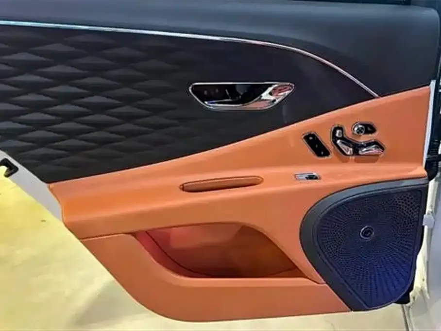 Bentley Flying Spur — фото 3