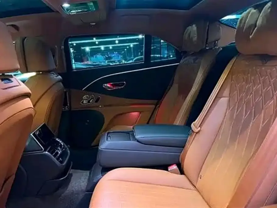 Bentley Flying Spur — фото 2