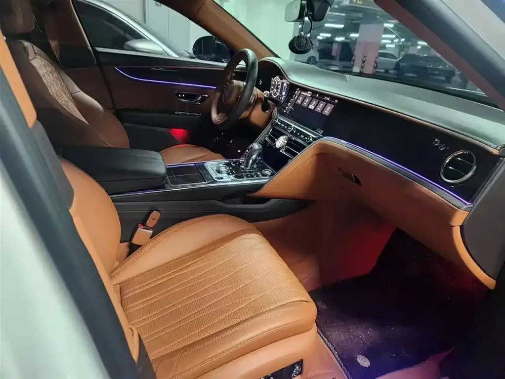 Bentley Flying Spur — фото 7