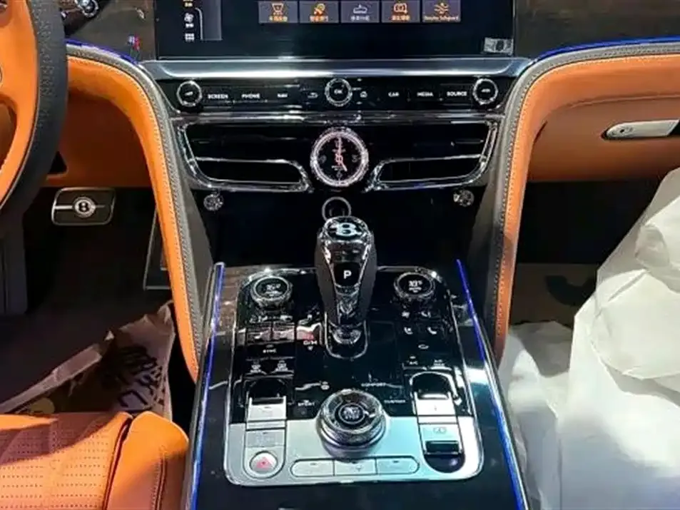 Bentley Flying Spur — фото 6