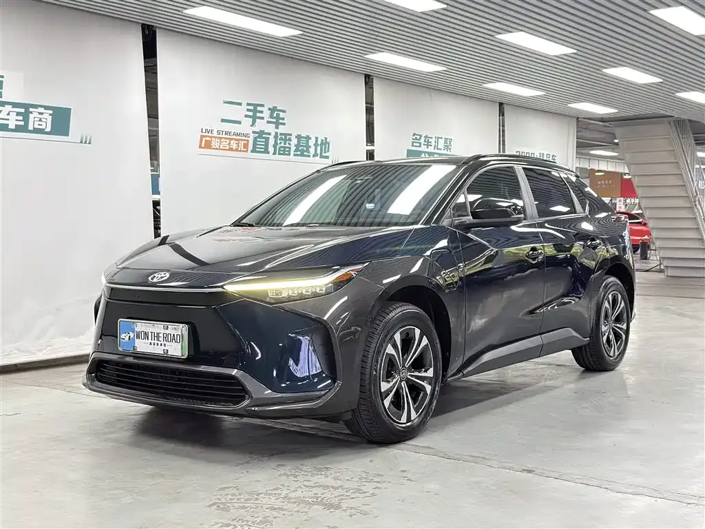 Toyota bZ4X 2022 из CN, фото 1