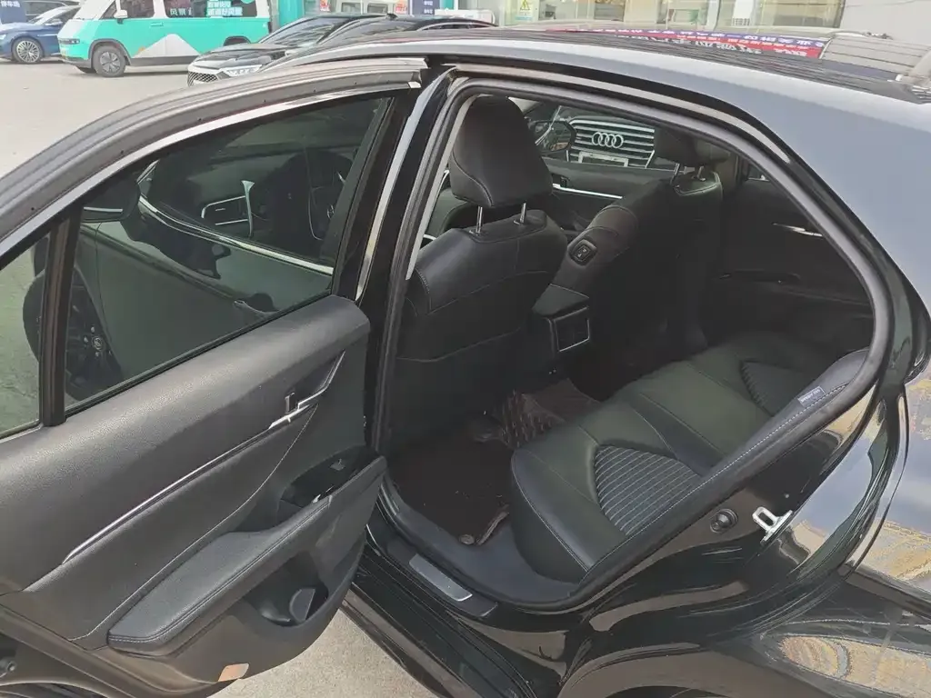 Toyota Camry 2023 из CN, фото 5