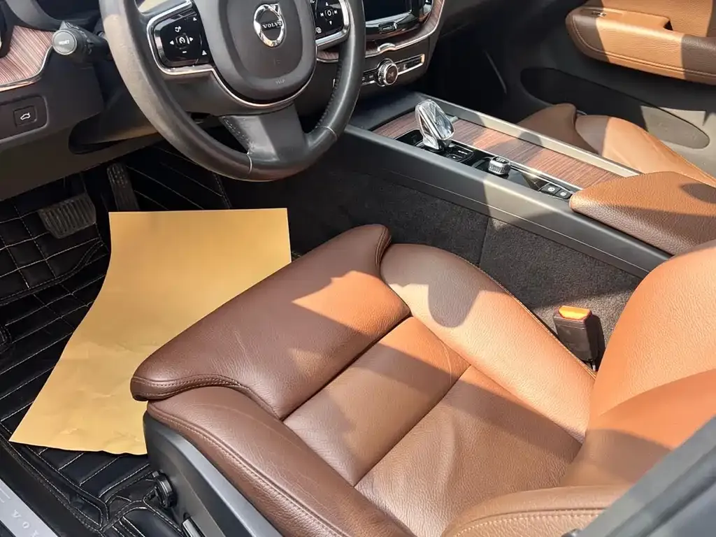 Volvo XC60 — фото 4