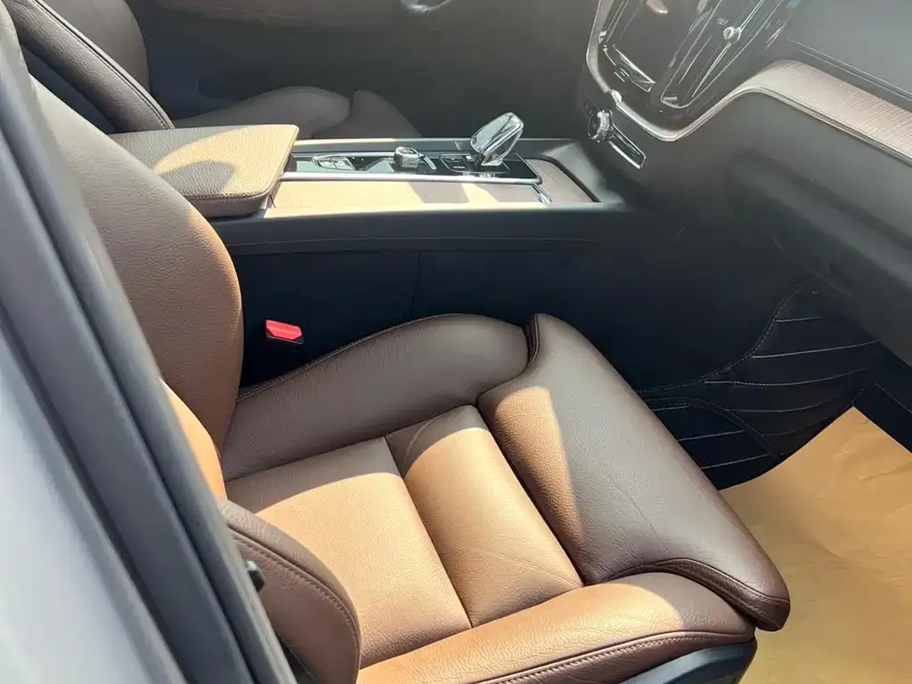 Volvo XC60 — фото 2