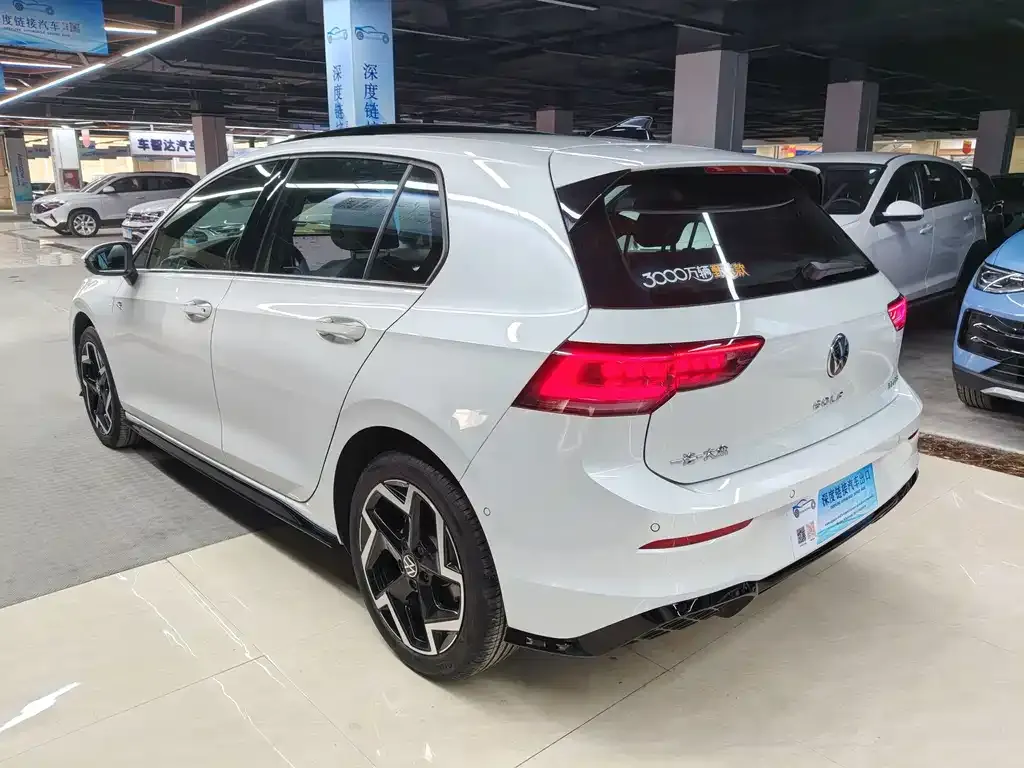 Volkswagen Golf 2024 из CN, фото 4