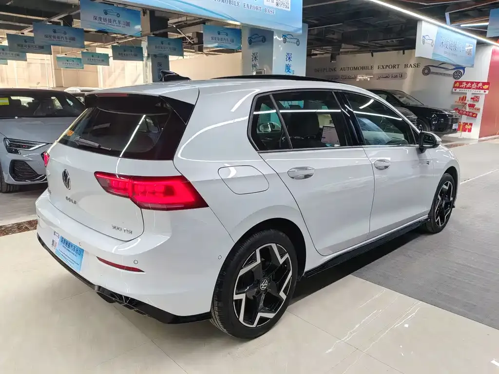 Volkswagen Golf 2024 из CN, фото 2