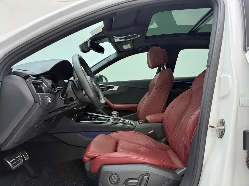 Audi A4L 2023 из CN, фото 9