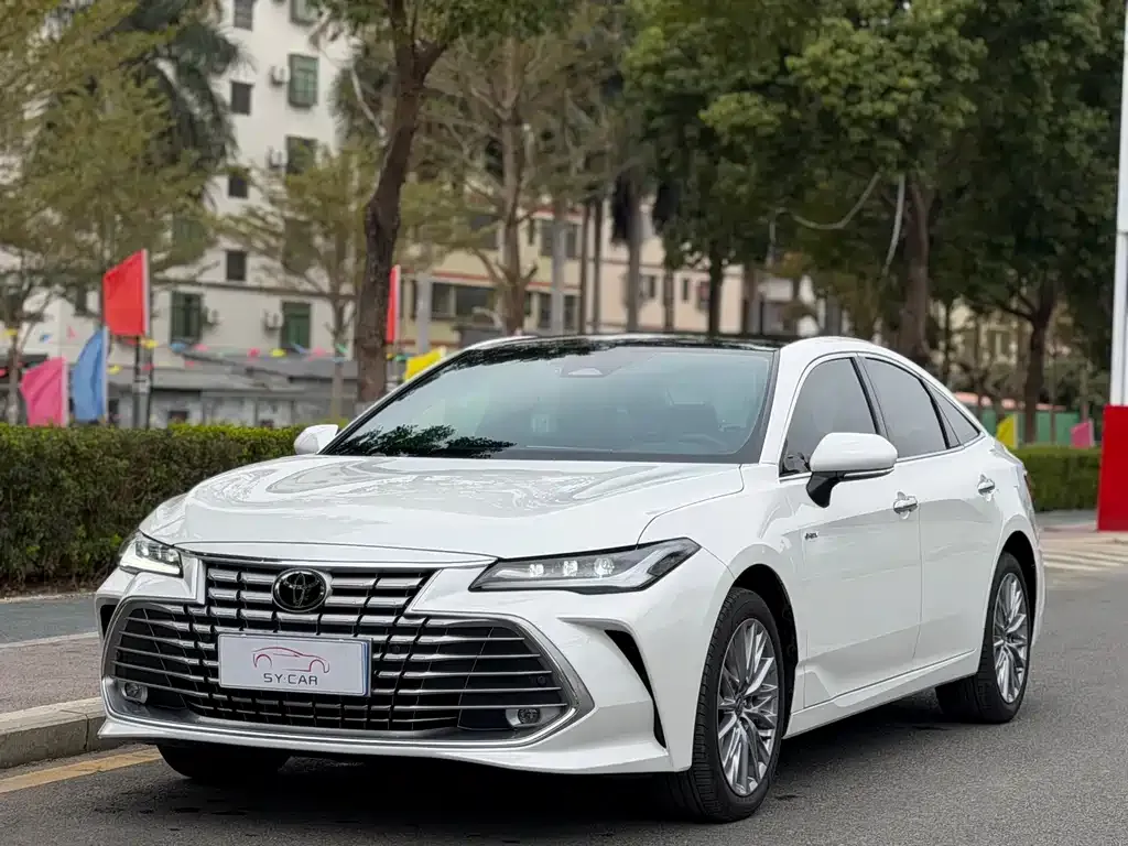 Toyota Avalon — фото 1