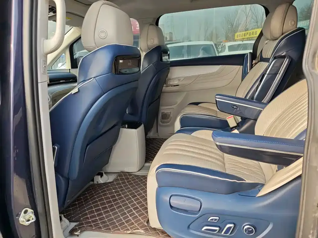 Roewe iMAX8 2022 из CN, фото 8