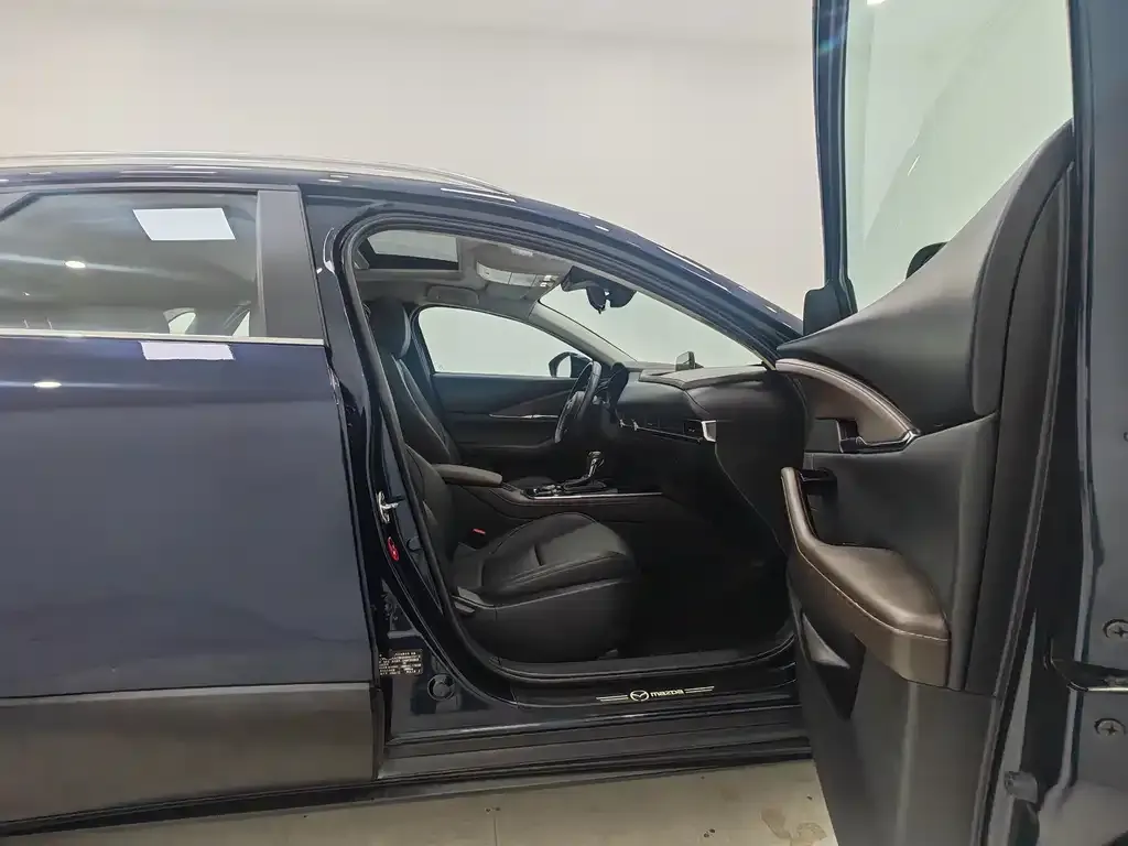 Mazda CX-30 2023 из CN, фото 3