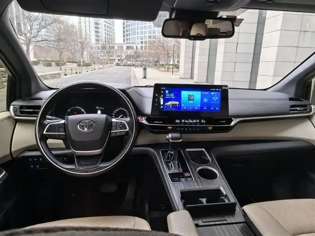 Toyota Sienna 2022 из CN, фото 4