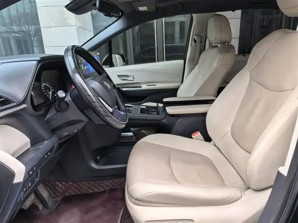 Toyota Sienna 2022 из CN, фото 2