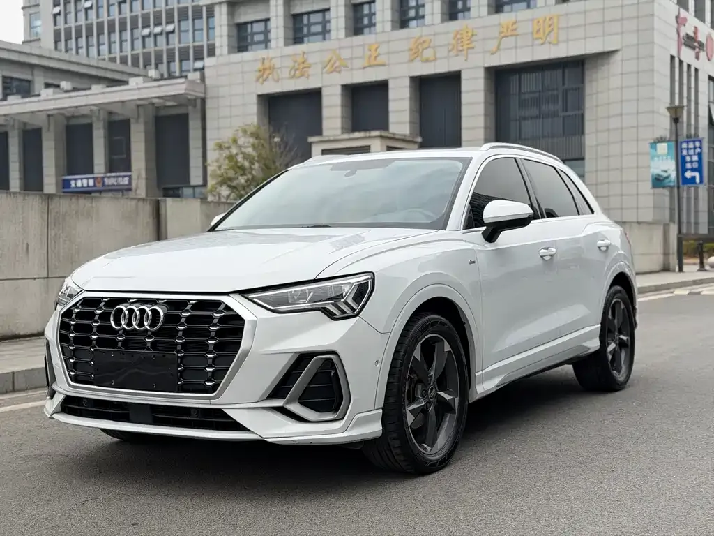 Audi Q3 — фото 1