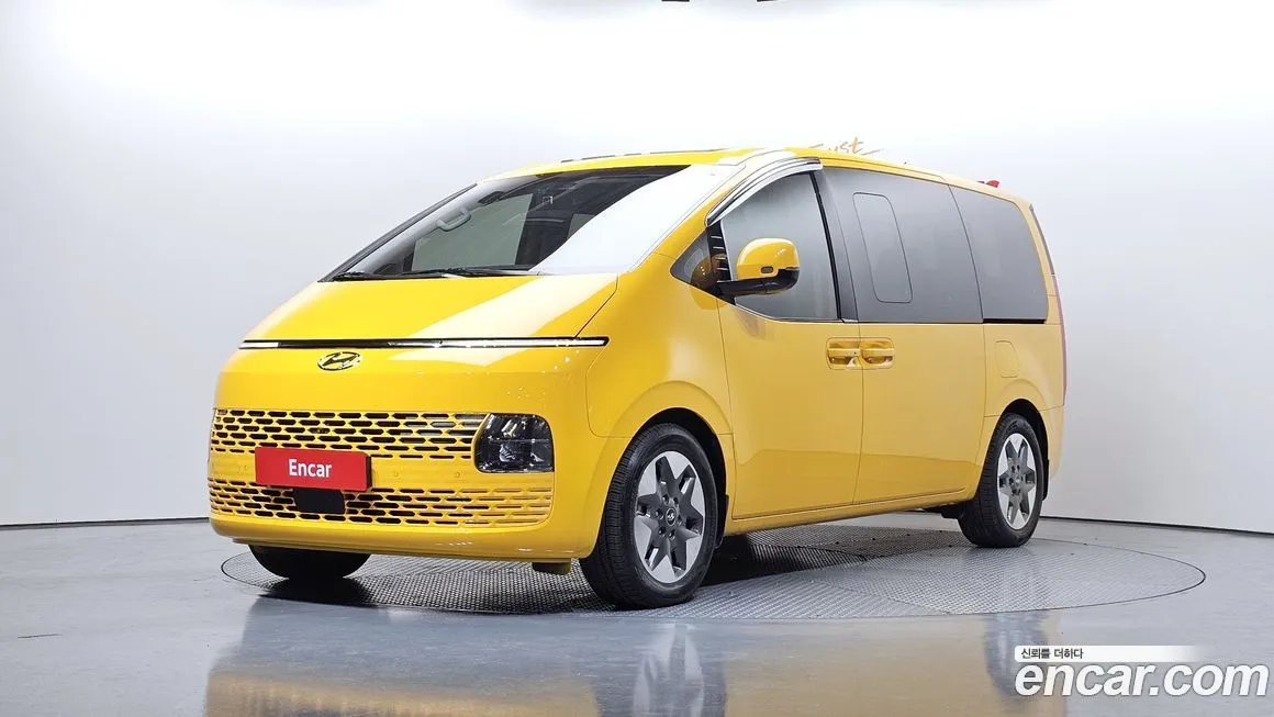 Hyundai Staria — фото 1