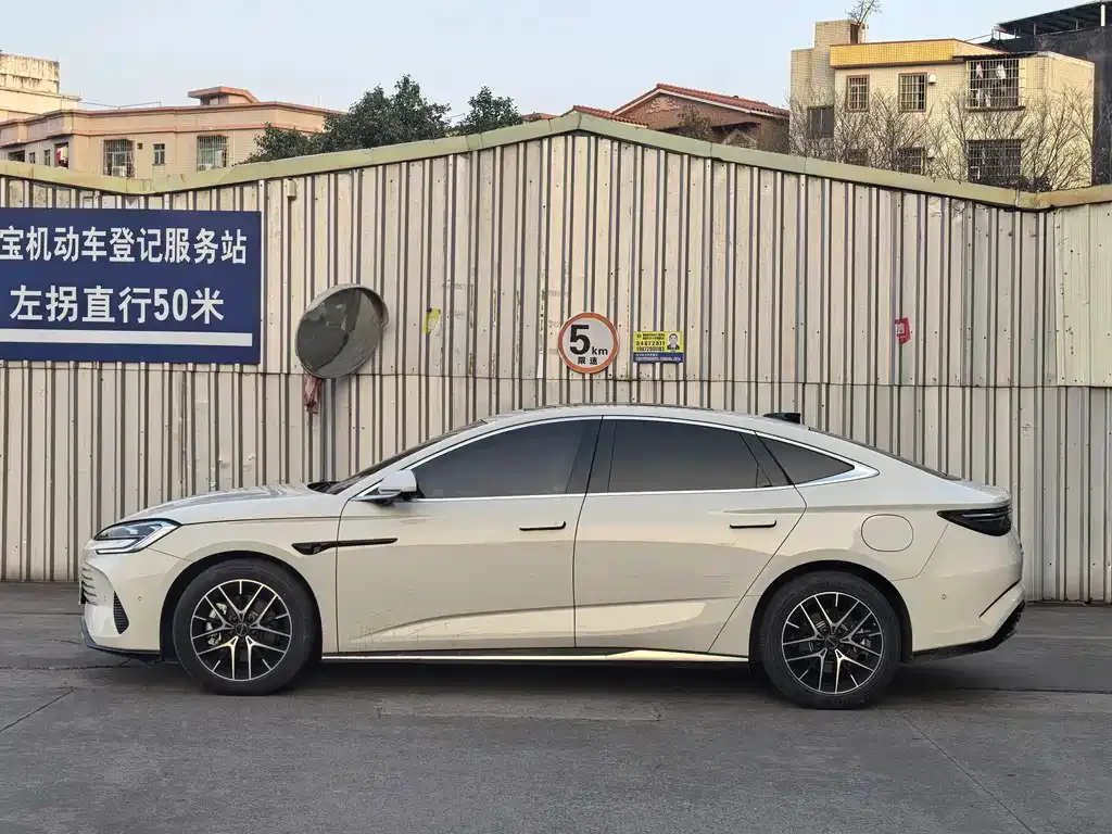 BYD Seal 07 DM-i — фото 2