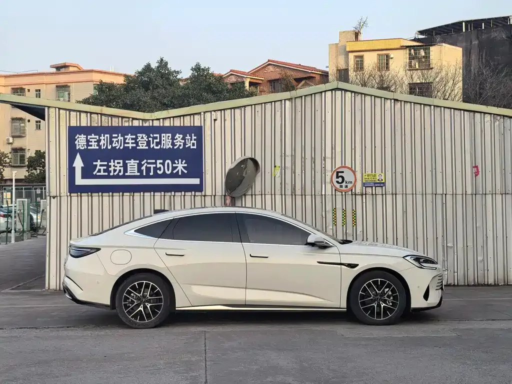 BYD Seal 07 DM-i — фото 7
