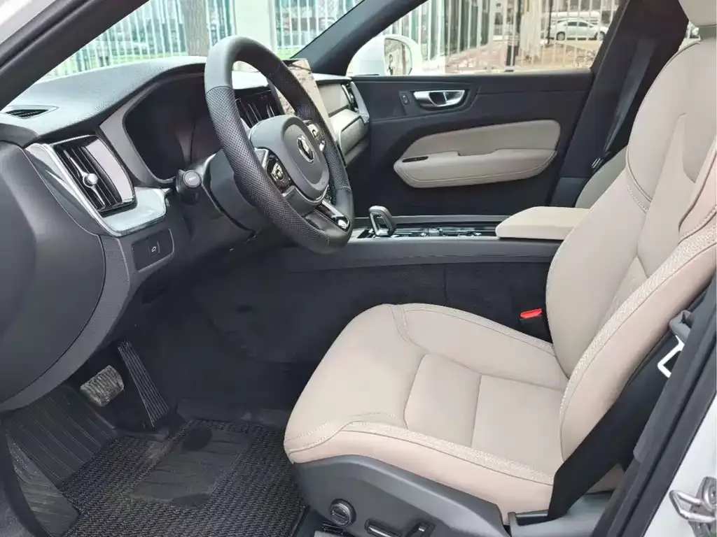 Volvo XC60 2025 из CN, фото 5