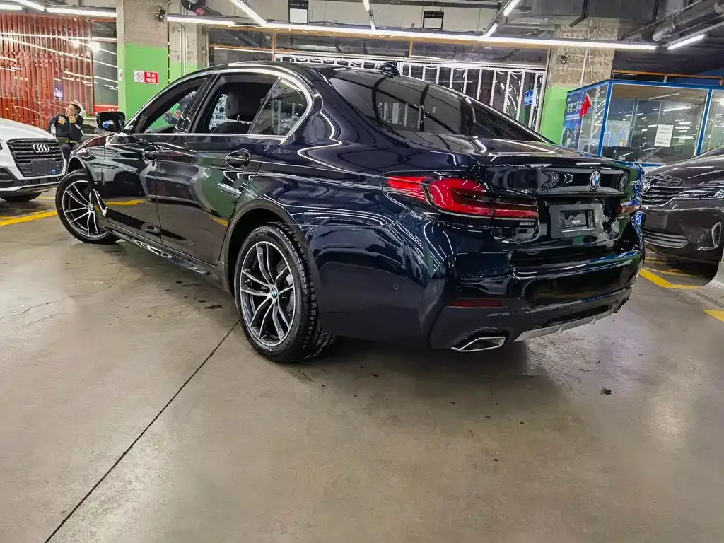 BMW 5 Series — фото 5