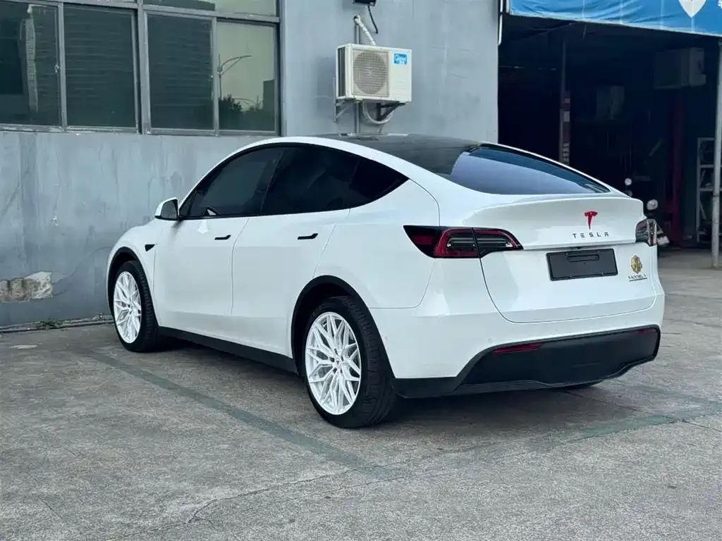 Tesla Model Y — фото 4