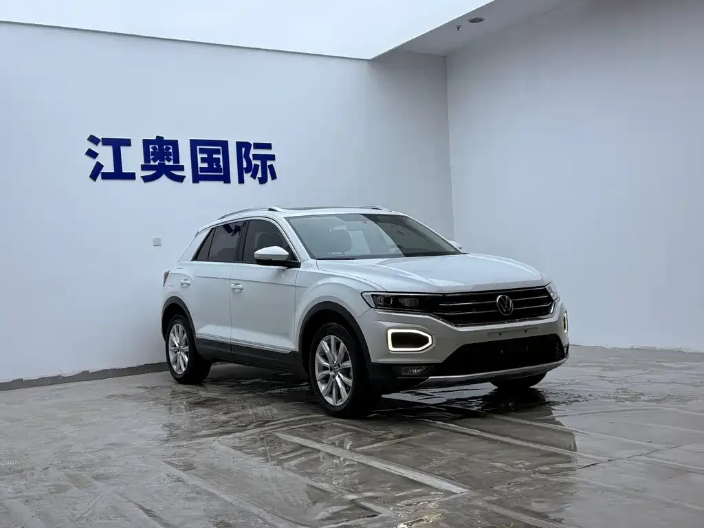 Volkswagen T-Roc — фото 10