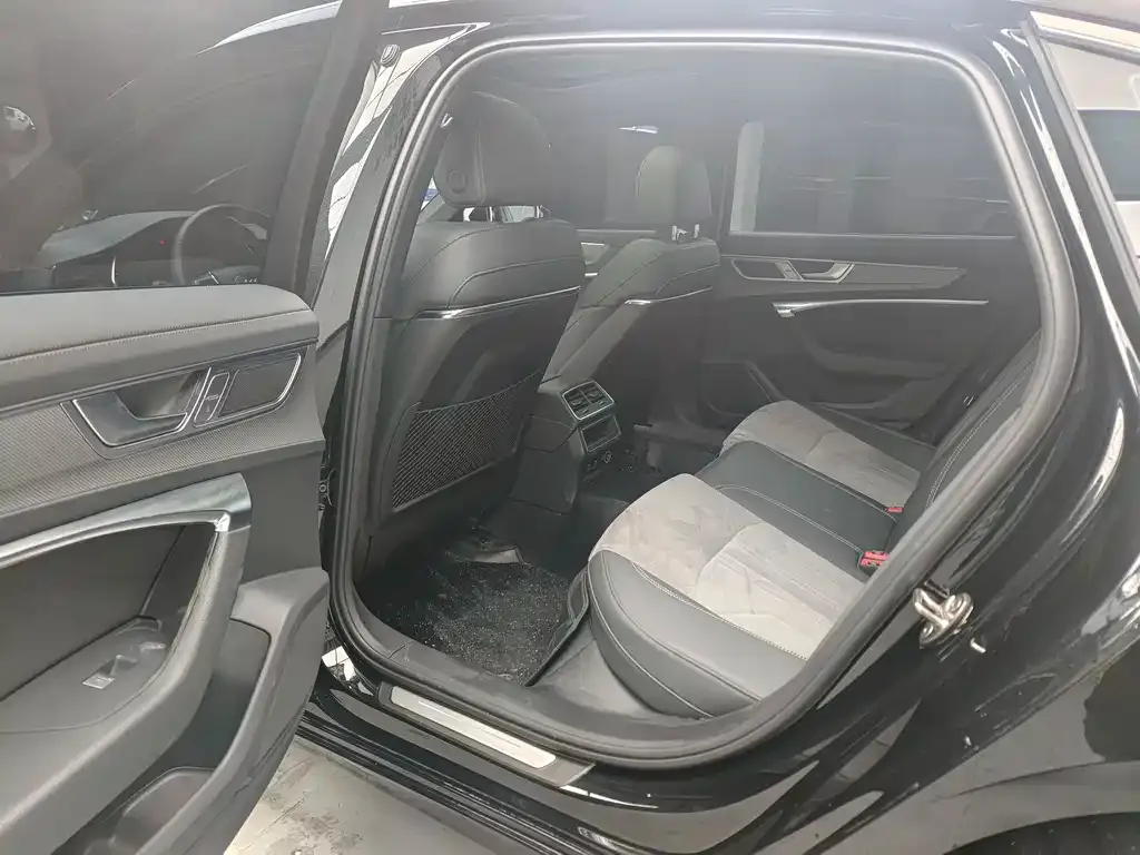 Audi A6L 2023 из CN, фото 6