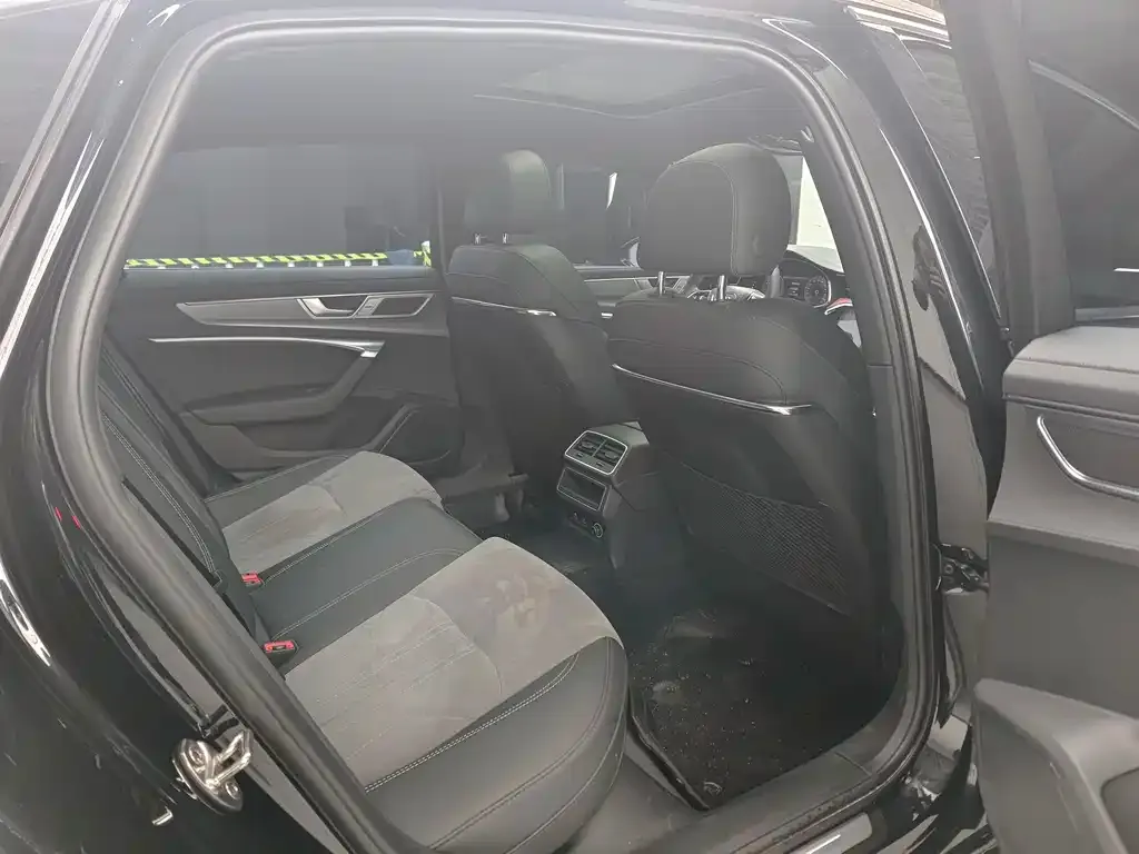 Audi A6L 2023 из CN, фото 4