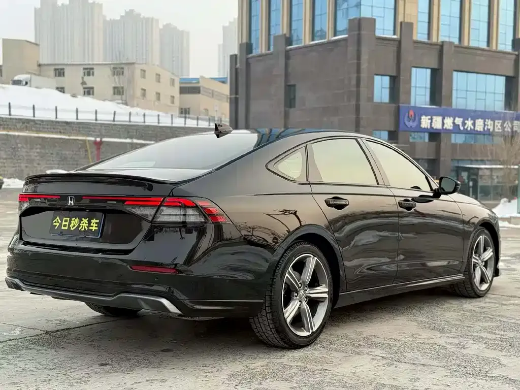 Honda Accord — фото 8