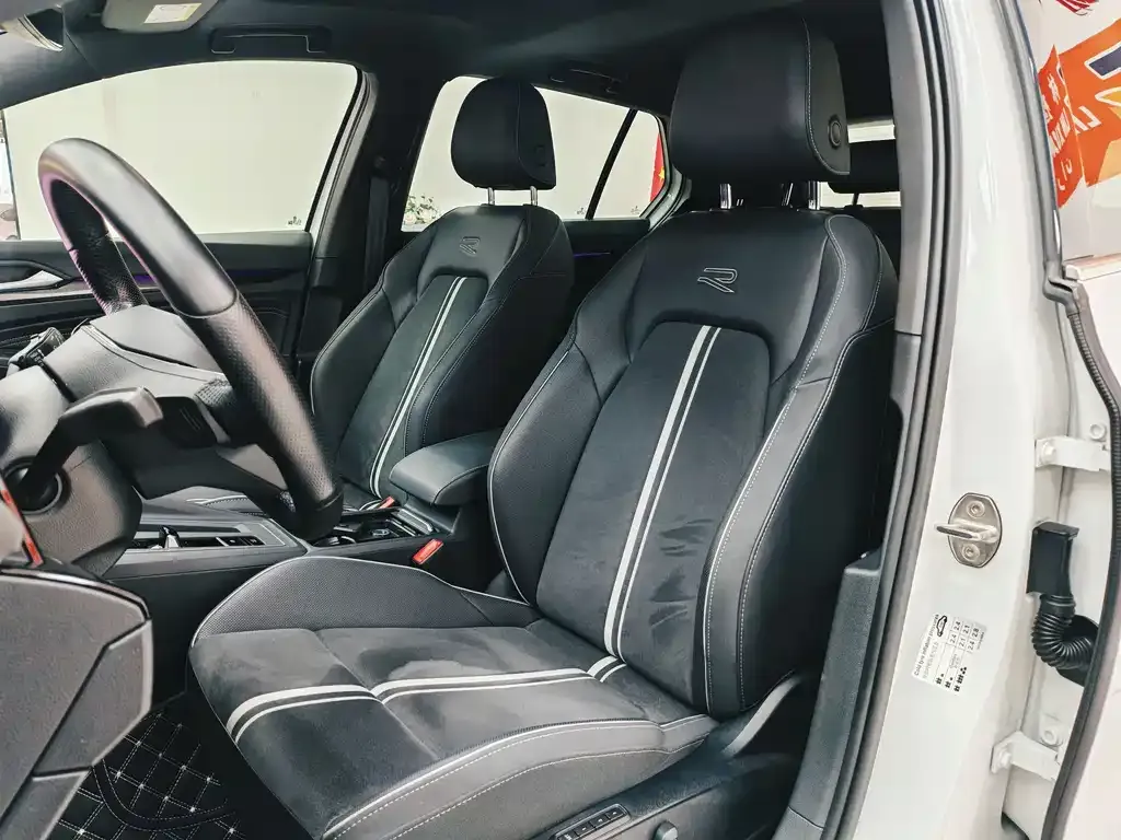 Volkswagen Golf 2021 из CN, фото 2