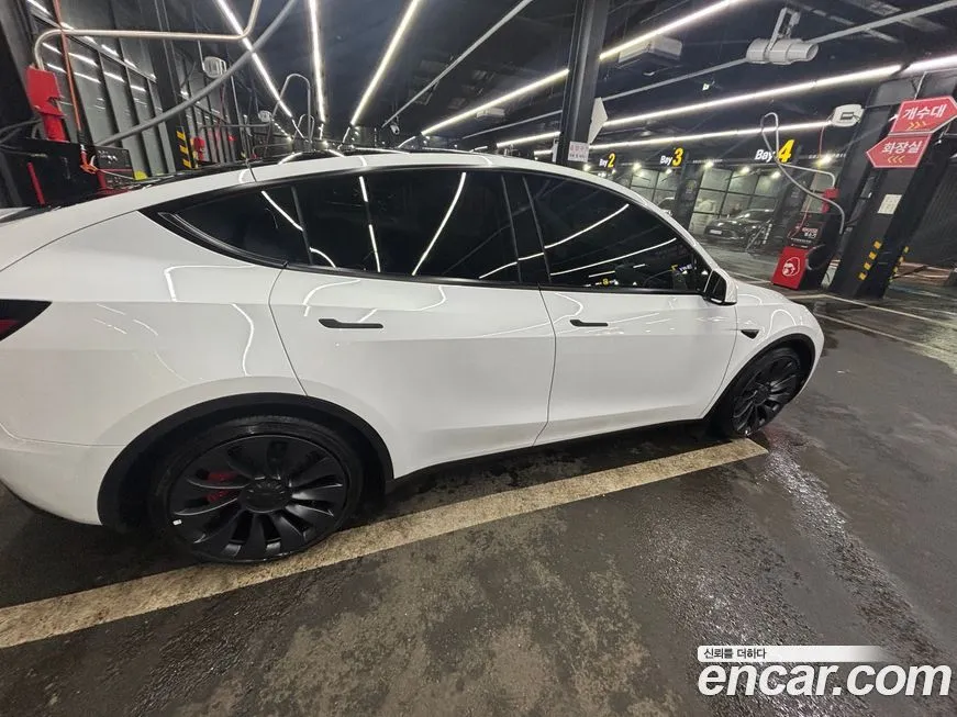 Tesla Model Y 2024 из KR, фото 2