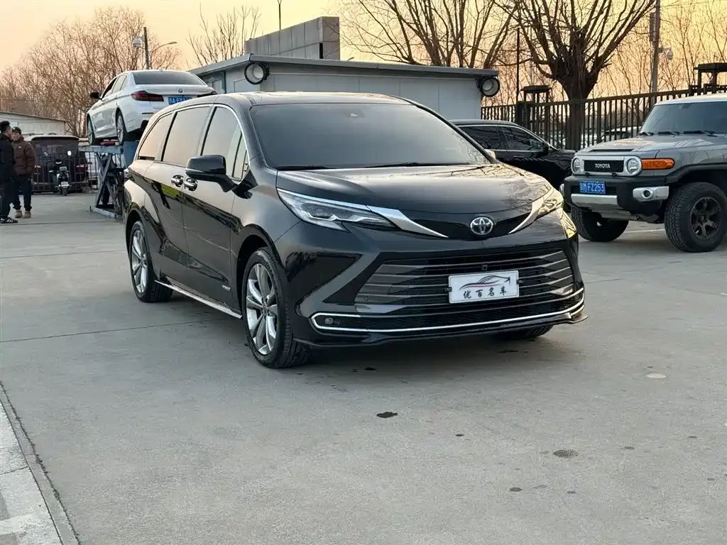 Toyota Sienna — фото 8