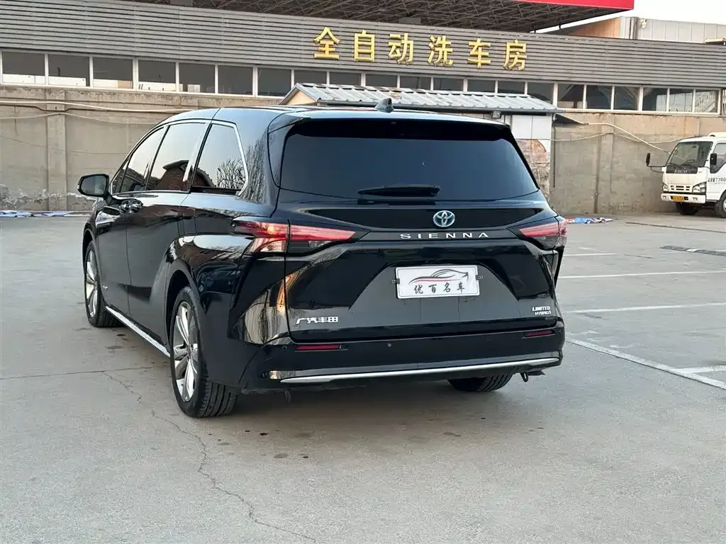 Toyota Sienna — фото 3