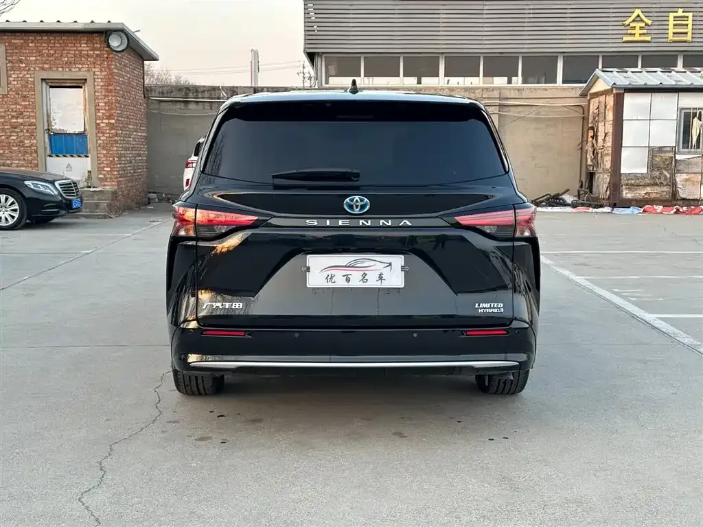Toyota Sienna — фото 6