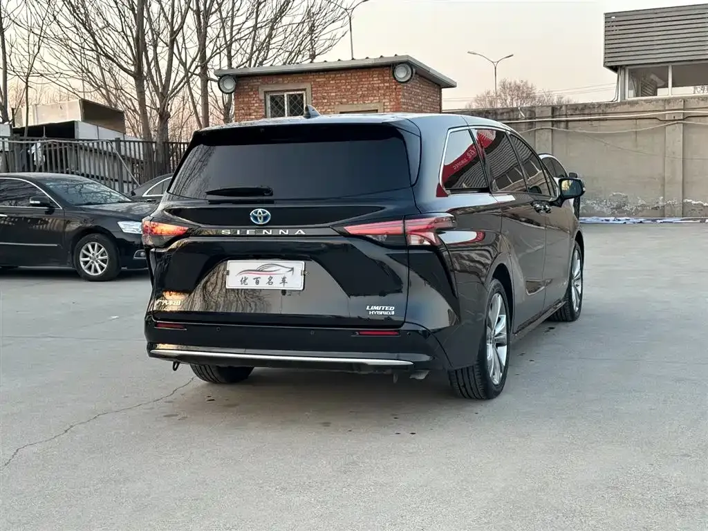 Toyota Sienna — фото 5