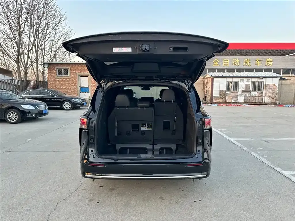 Toyota Sienna — фото 9