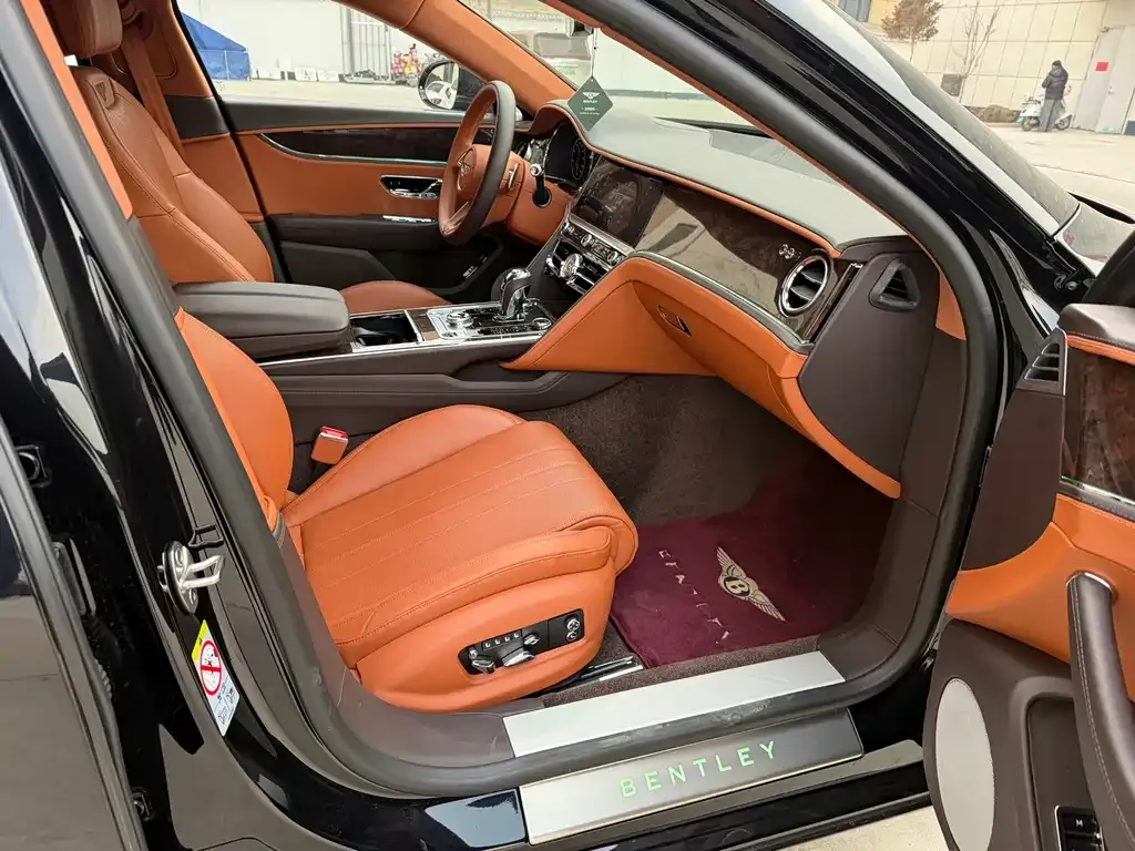 Bentley Flying Spur — фото 5