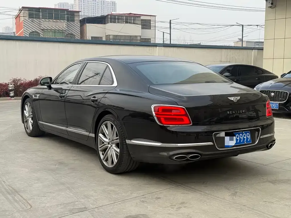 Bentley Flying Spur — фото 9