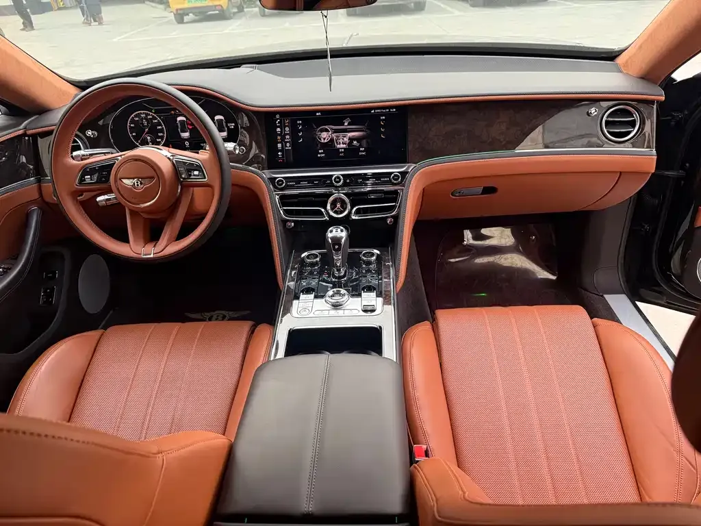 Bentley Flying Spur — фото 10