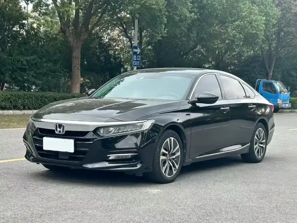 Honda Accord — фото 1