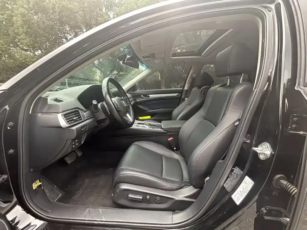 Honda Accord — фото 7
