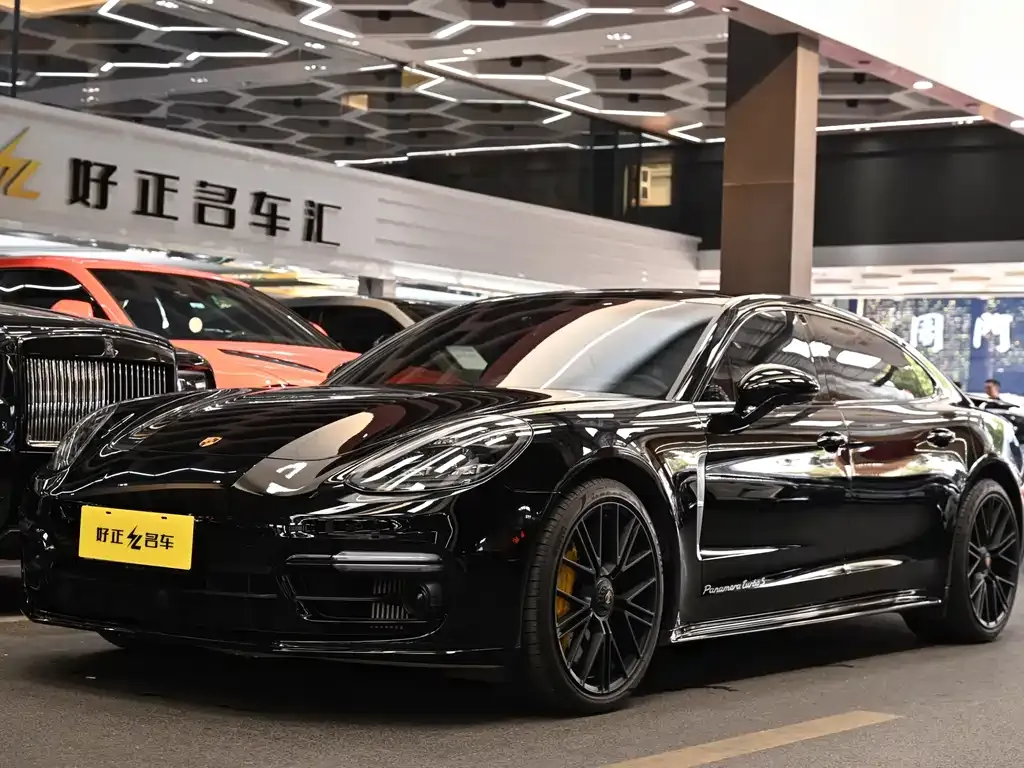 Porsche Panamera — фото 1